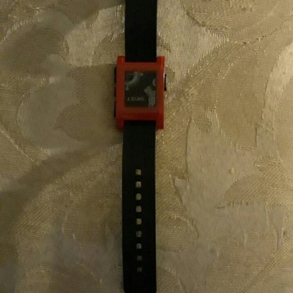 Red Pebble Smartwatch - Picture 1 of 3